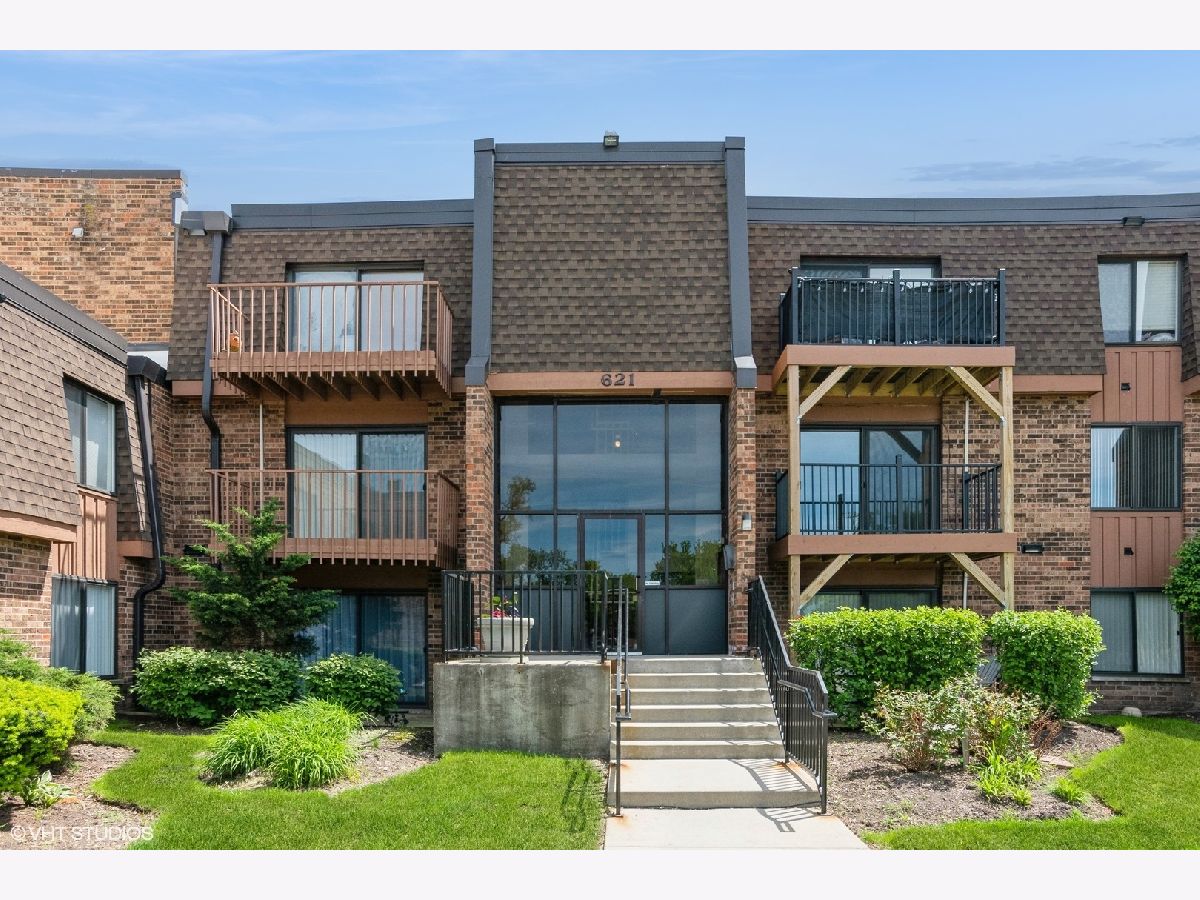 Condominiums Sold Lakewood Schaumburg Illinois, 621 Tralee