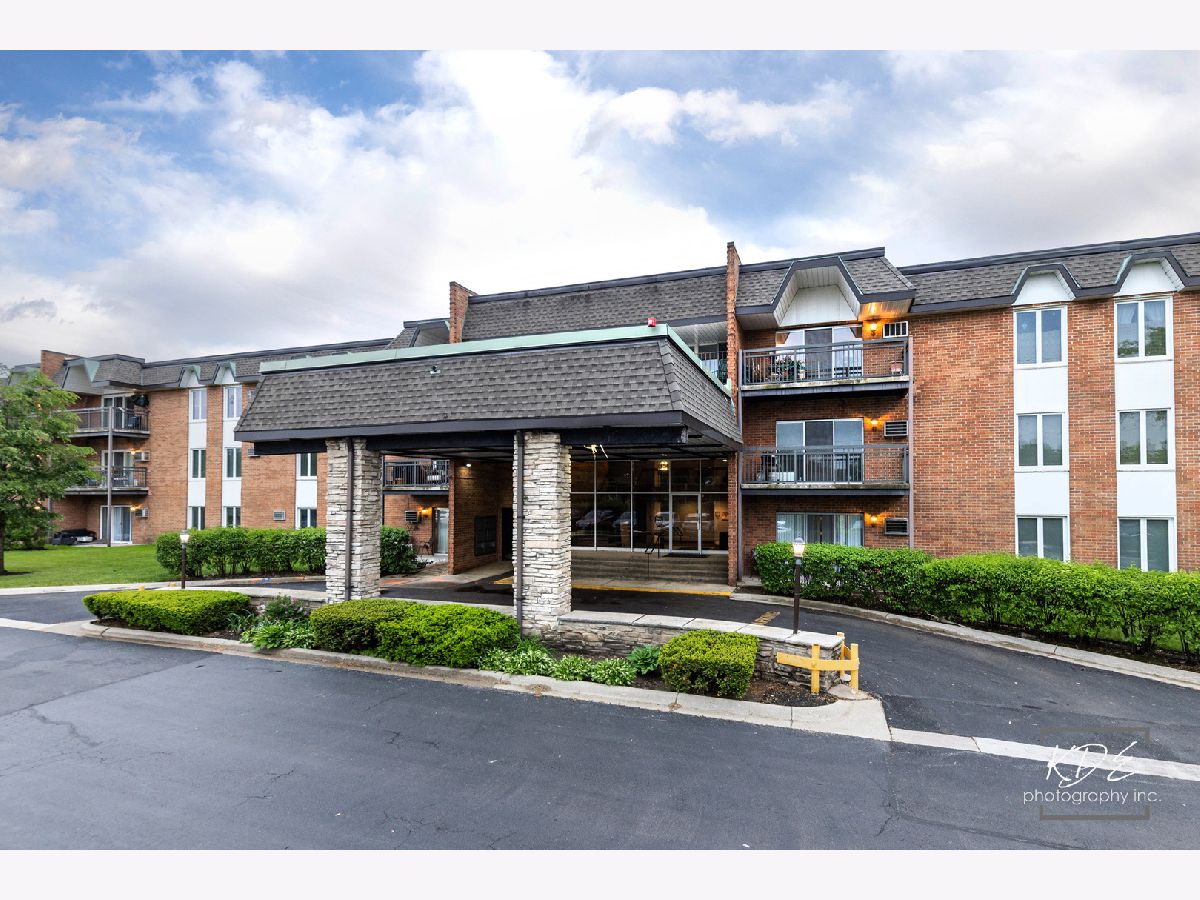 Condominiums Sold Westbrook West Downers Grove Illinois, 4224 Saratoga