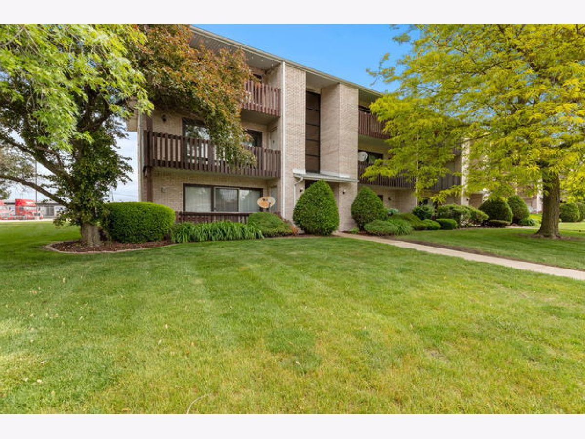 Condominiums Sold Briartree Burbank Illinois, 5057 Briartree