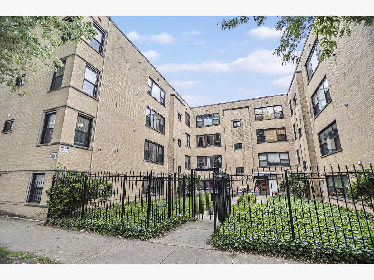 Condos & Townhomes & Homes Rented Rogers Park Chicago Illinois, 7413 Seeley
