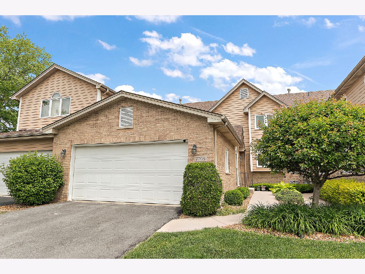 Homes & Townhomes & Condos Sold Brookside Glen Tinley Park Illinois, 7706 Northfield