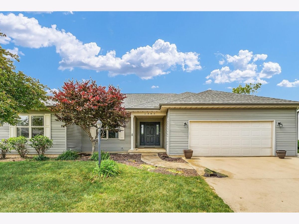 Homes & Condos & Townhomes Sold Ridge Creek Mahomet Illinois, 2302 Slade