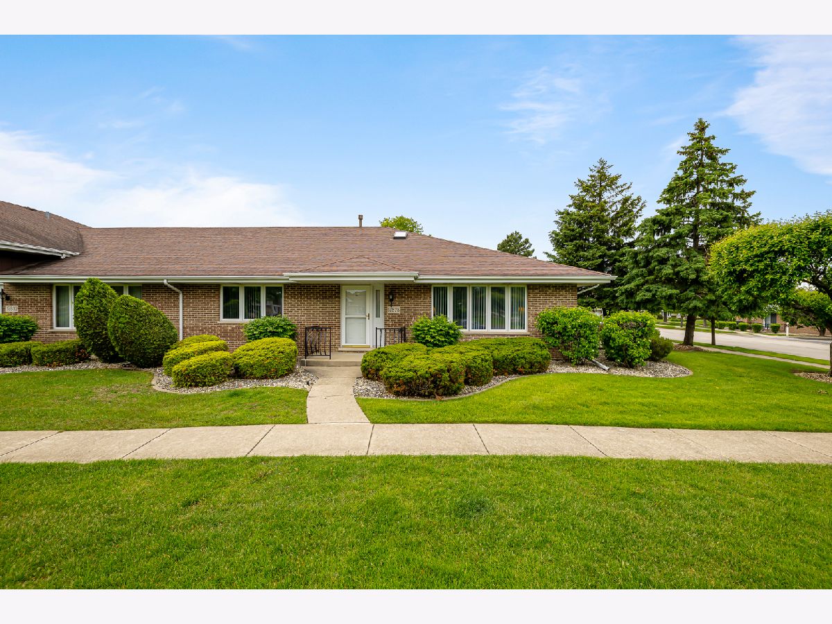 Townhomes & Condos & Homes Sold Eagle Ridge Orland Park Illinois, 17828 Massachusetts