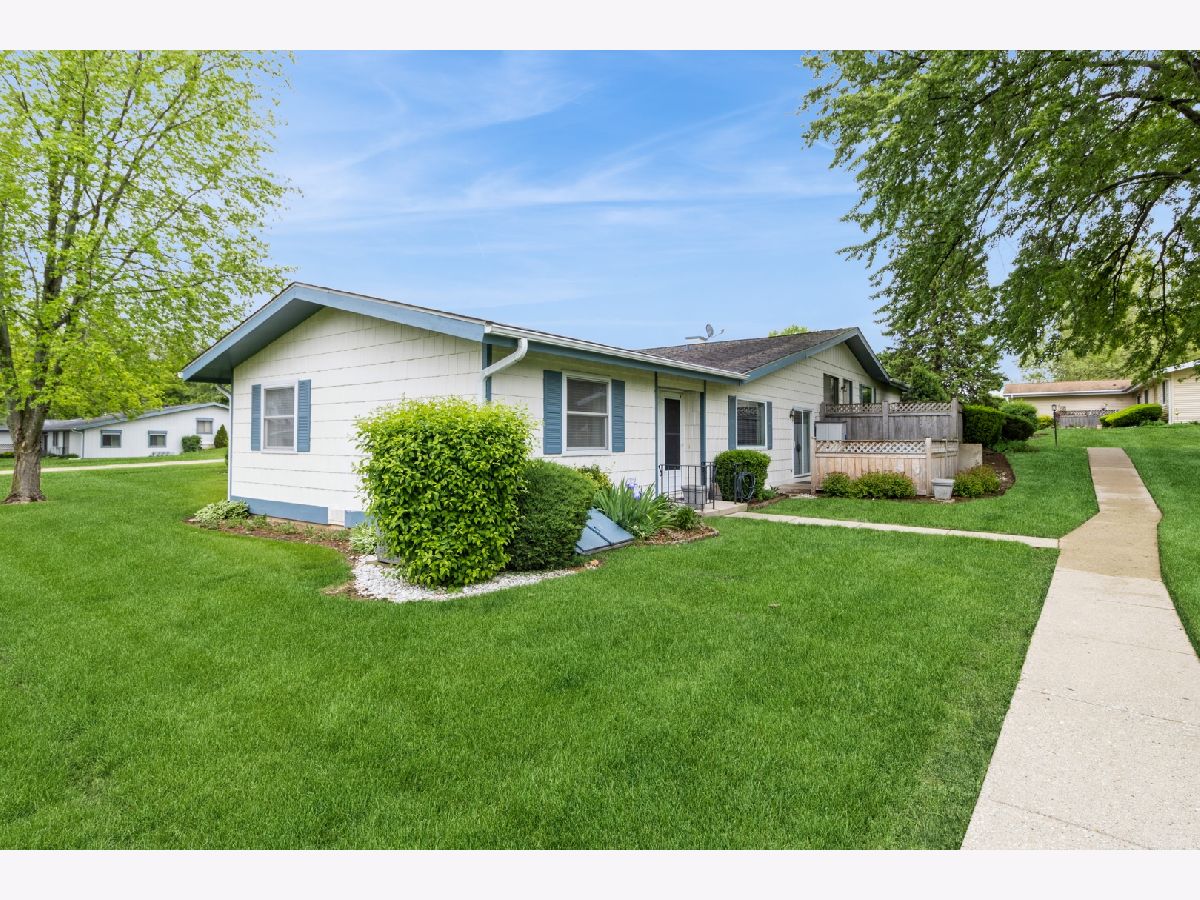 Homes & Condominiums Sold Whispering Oaks Mchenry Illinois, 903 Wiltshire
