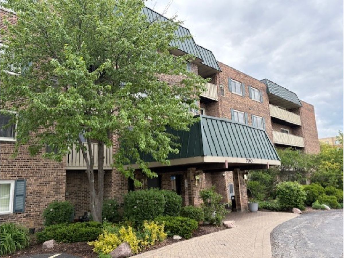 Condominiums Sold 12 Oaks Elk Grove Village Illinois, 700 Perrie