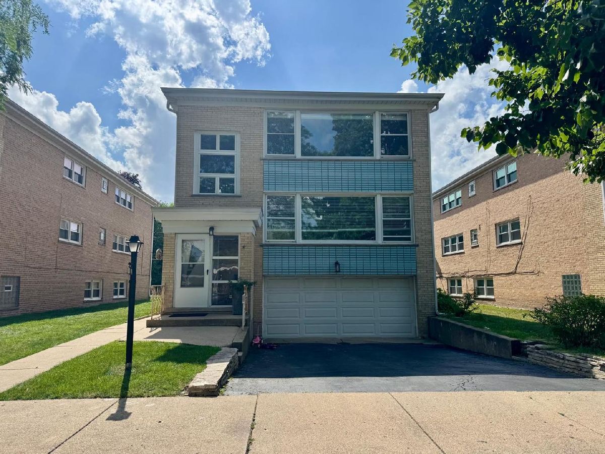 Rented Lincolnwood Illinois, 6752 East Prairie