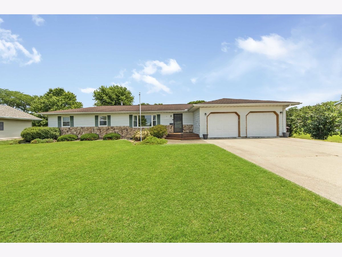  For Sale Wenona Illinois, 2 Circle Drive