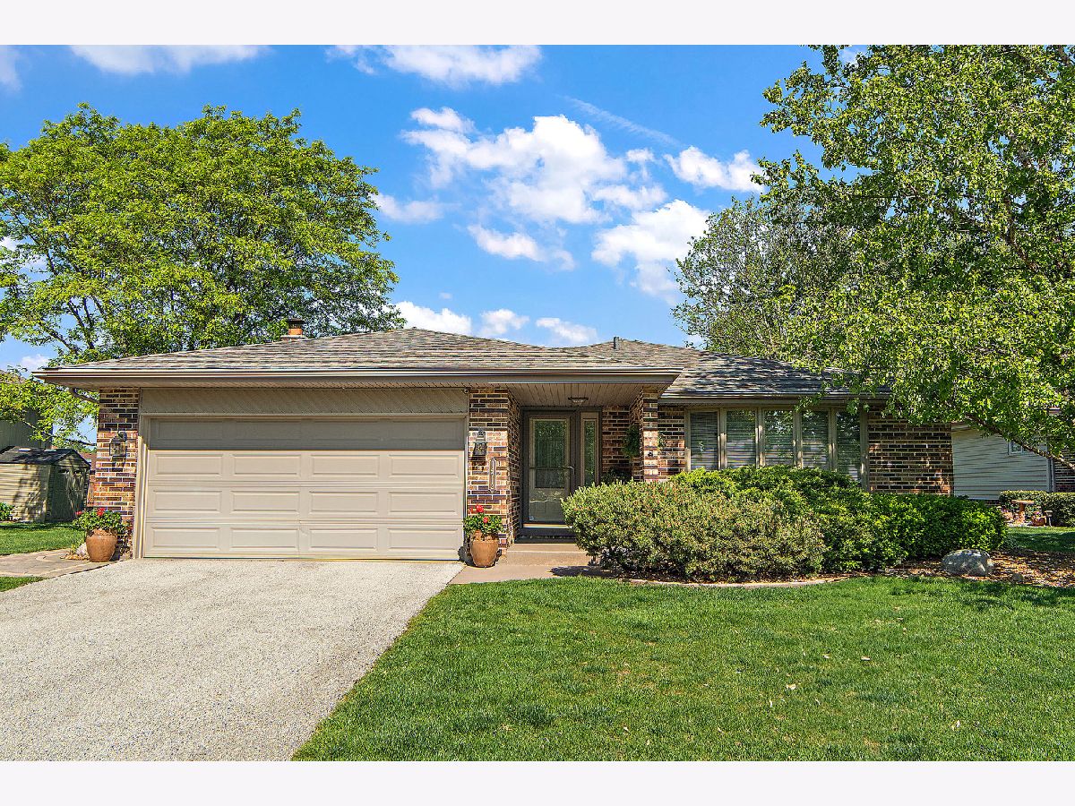 Homes Sold Pinewood Orland Park Illinois, 14712 Maplecreek