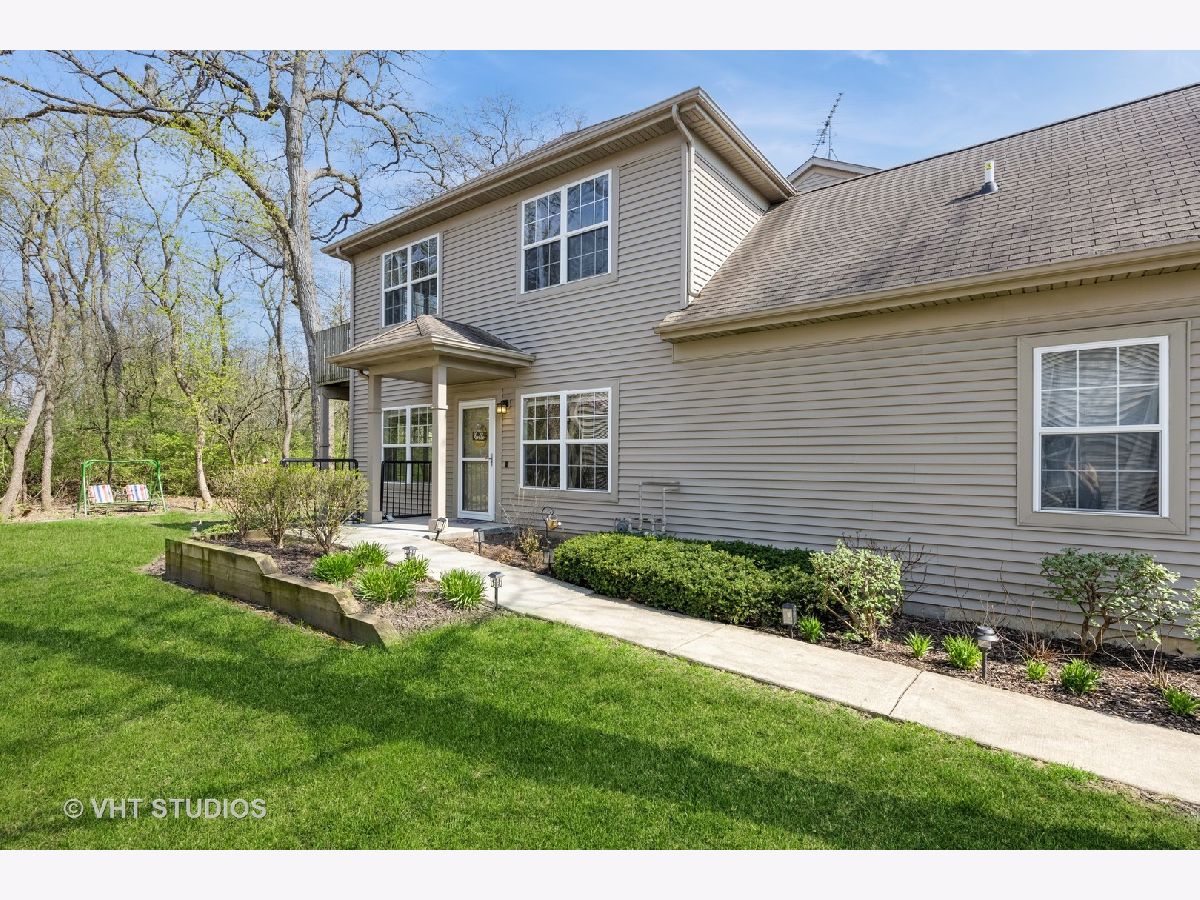 Townhomes & Condos Sold Cobblestone Woods Crystal Lake Illinois, 2831 Granite