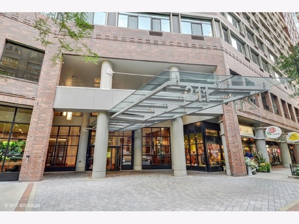 Condominiums Rented Grand Ohio Chicago Illinois, 211 Ohio