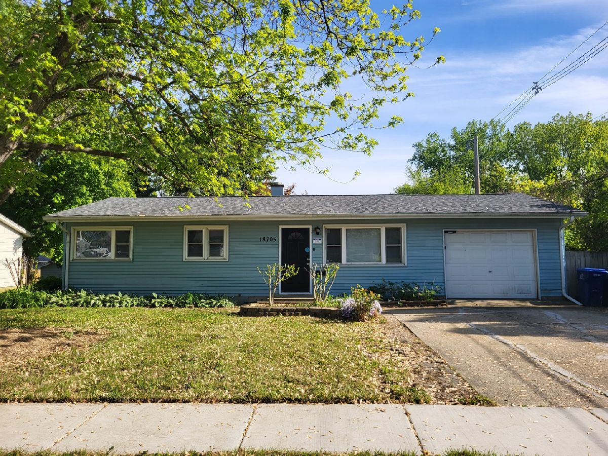 Homes For Sale Grandwood Park Gurnee Illinois, 18705 Ash Drive