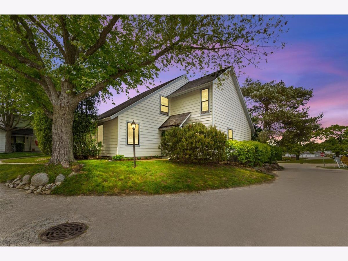 Townhomes & Condos & Homes Sold Heather Ridge Gurnee Illinois, 714 Shepard