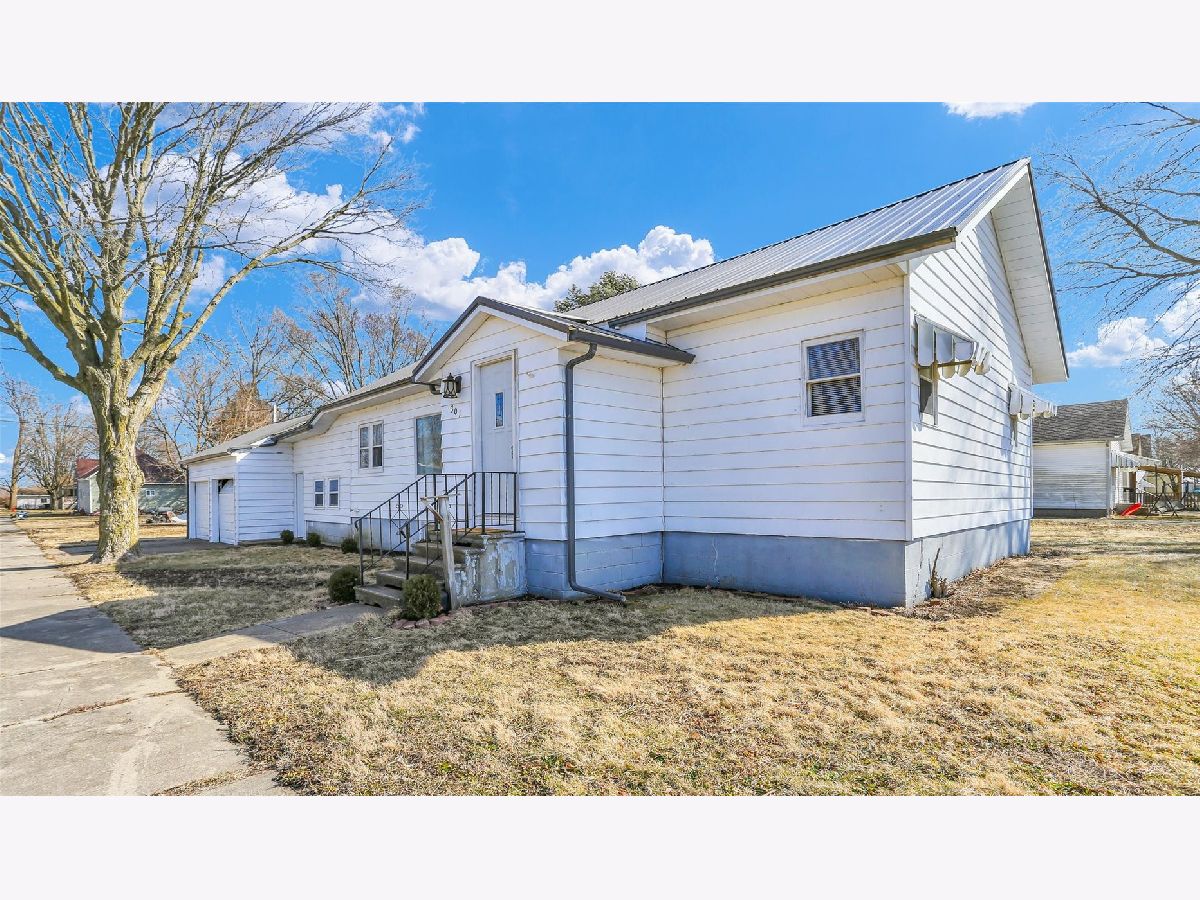  For Sale Villa Grove Illinois, 301 Douglas Street