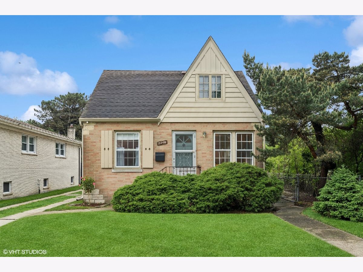 Homes & Condominiums Sold Edgebrook Chicago Illinois, 5748 Lansing
