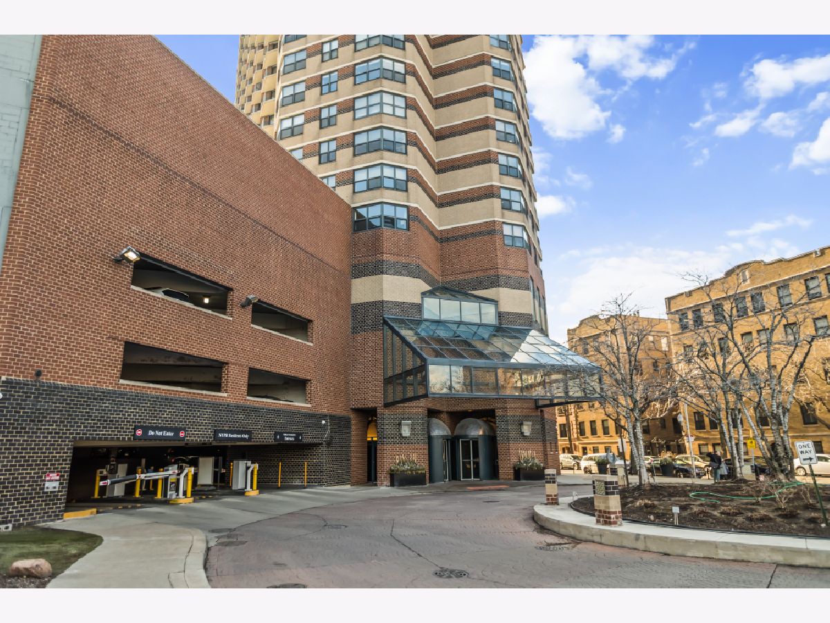 Condominiums Sold New York Condominiums Chicago Illinois, 3660 Lake Shore