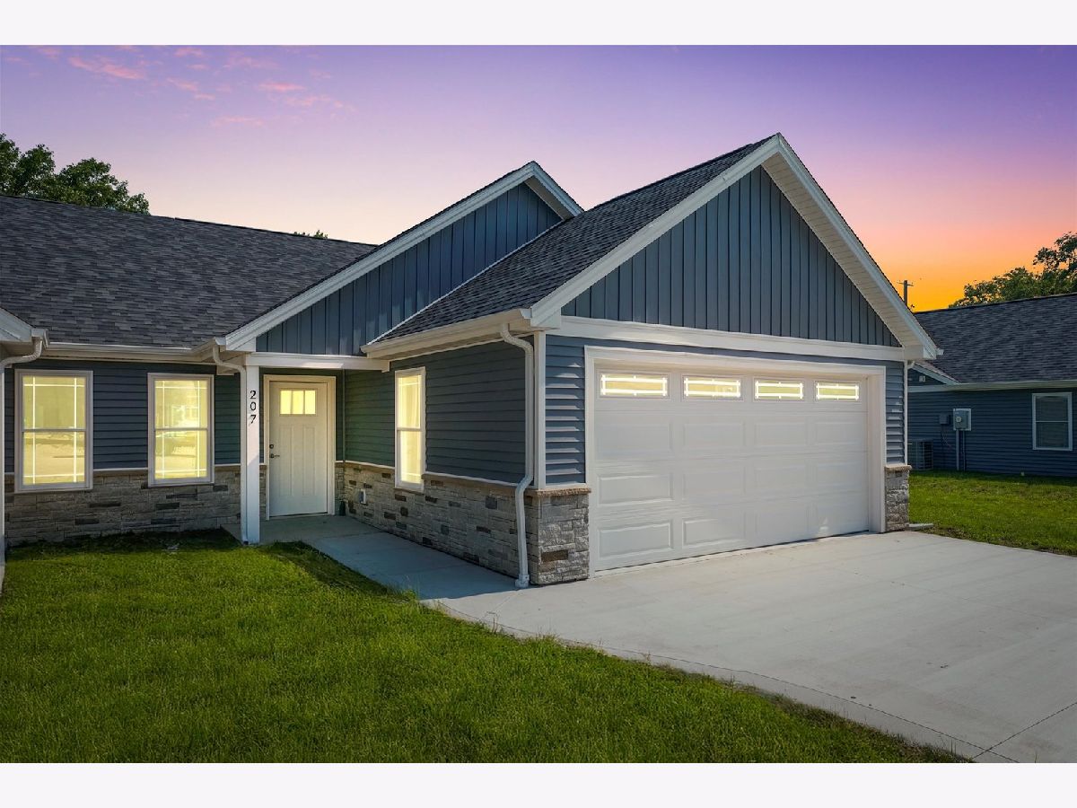  For Sale Fisher Illinois, 207 Fairfield Street