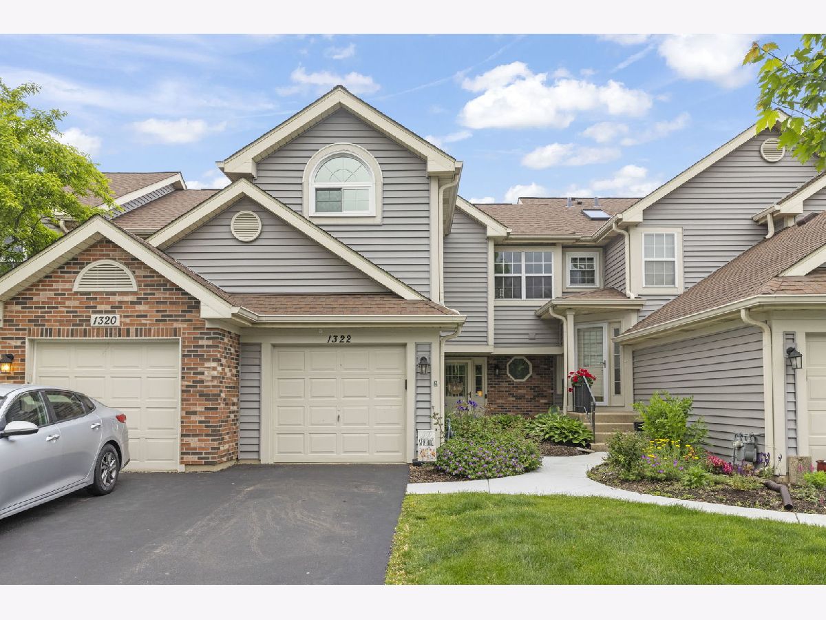 Townhomes & Condos Sold Bennington On The Lake Carol Stream Illinois, 1322 Coldspring