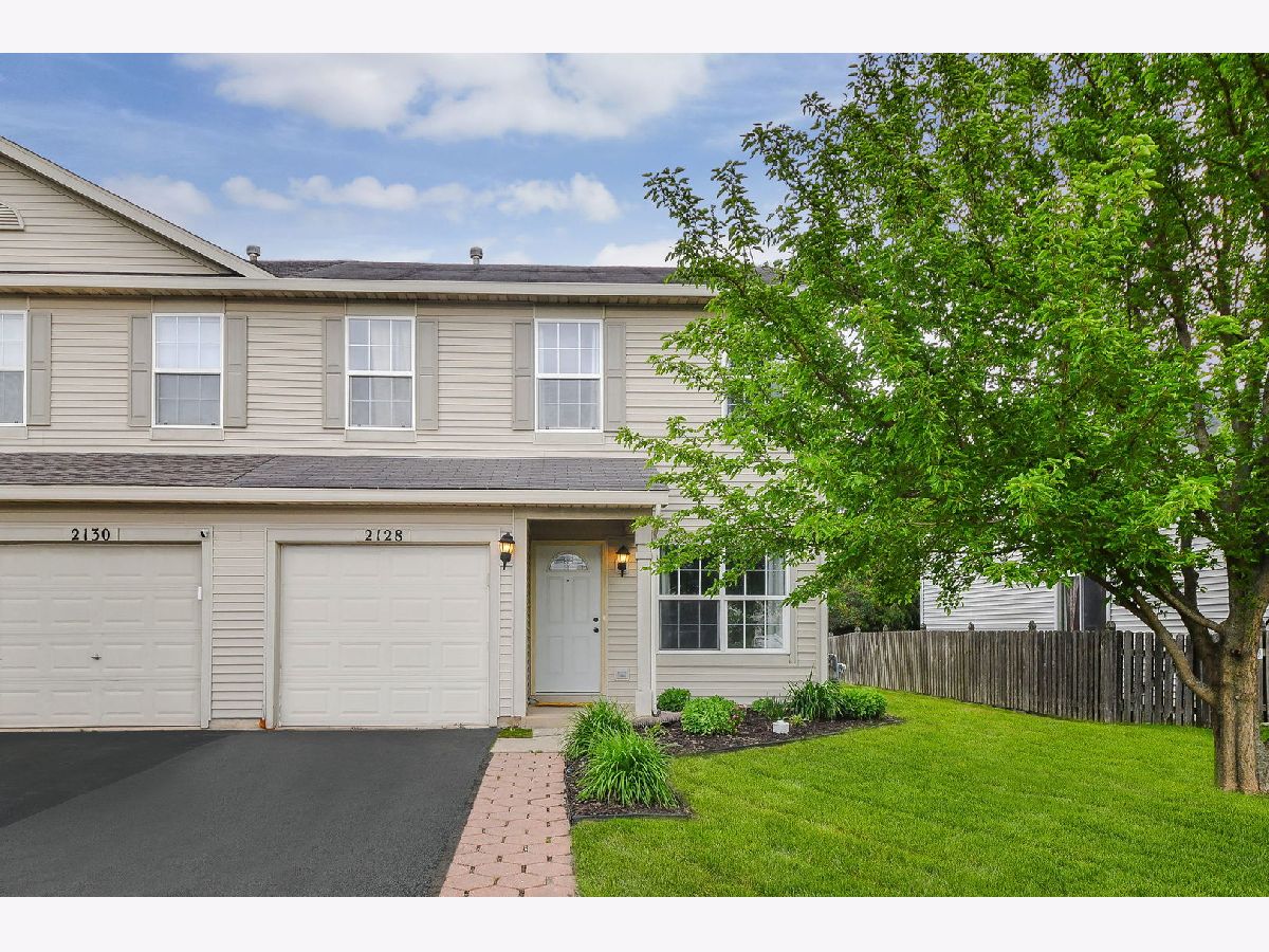 Townhomes & Homes Sold Lakewood Creek Montgomery Illinois, 2128 Rebecca