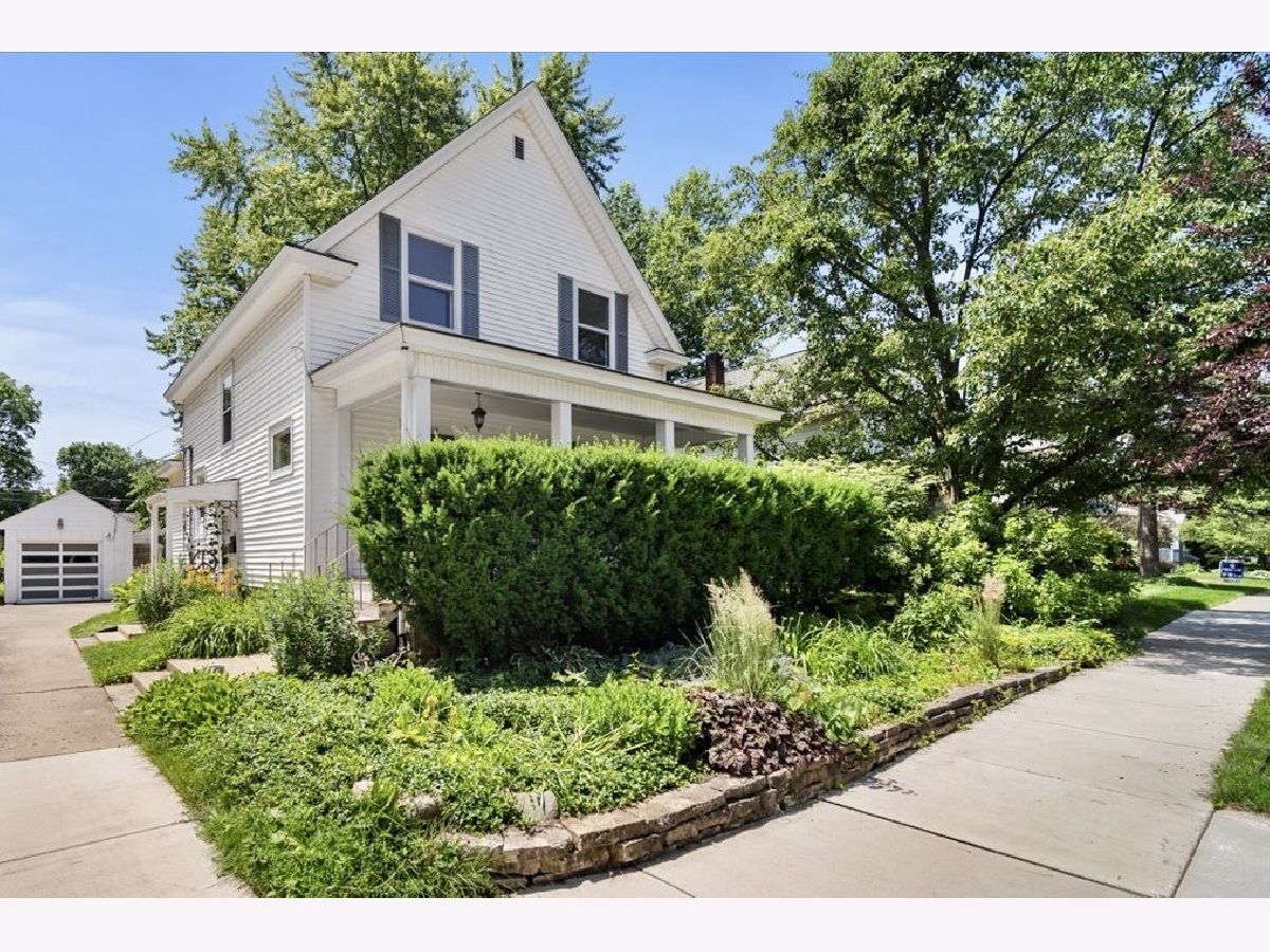 Homes & Condos & Townhomes For Sale Founders Grove Bloomington Illinois, 1609 Taylor Street
