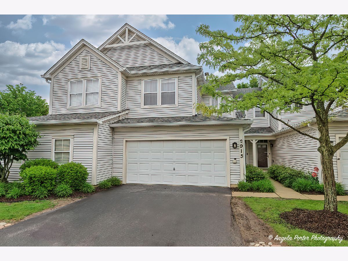 Townhomes & Condos Sold Falling Waters Lindenhurst Illinois, 2915 Falling Waters