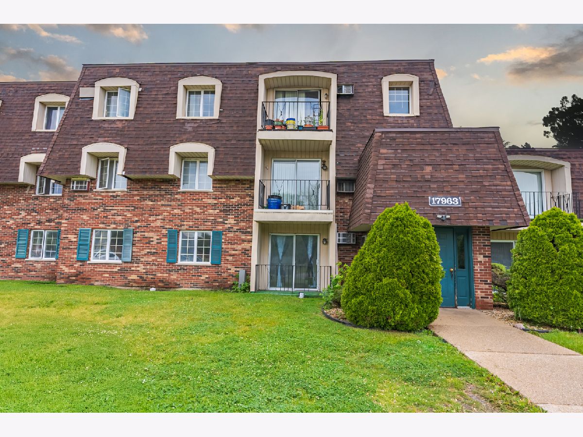 Condominiums For Sale Hampton Court Country Club Hills Illinois, 17963 Amherst Court