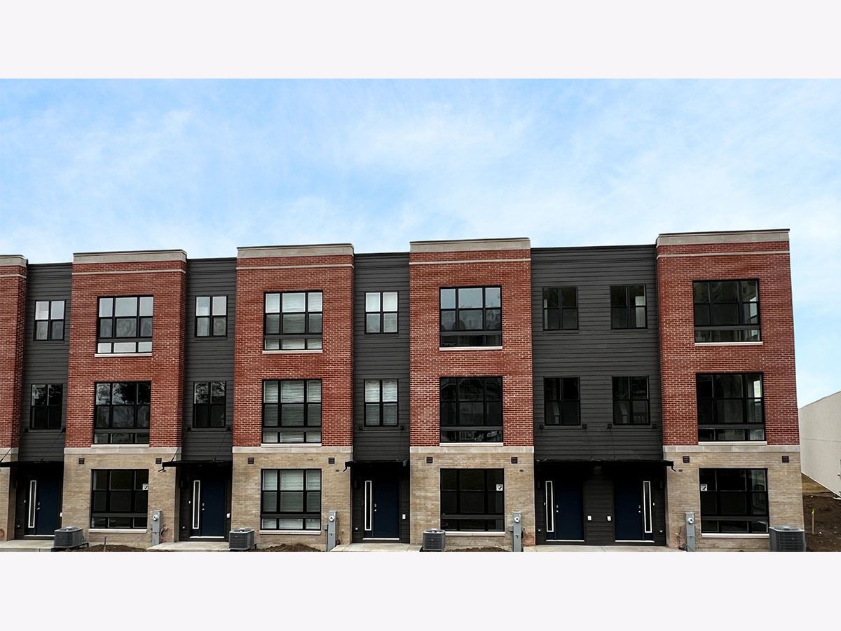 Condos & Townhomes Sold The Summit At Yorktown Lombard Illinois, 355 Summit