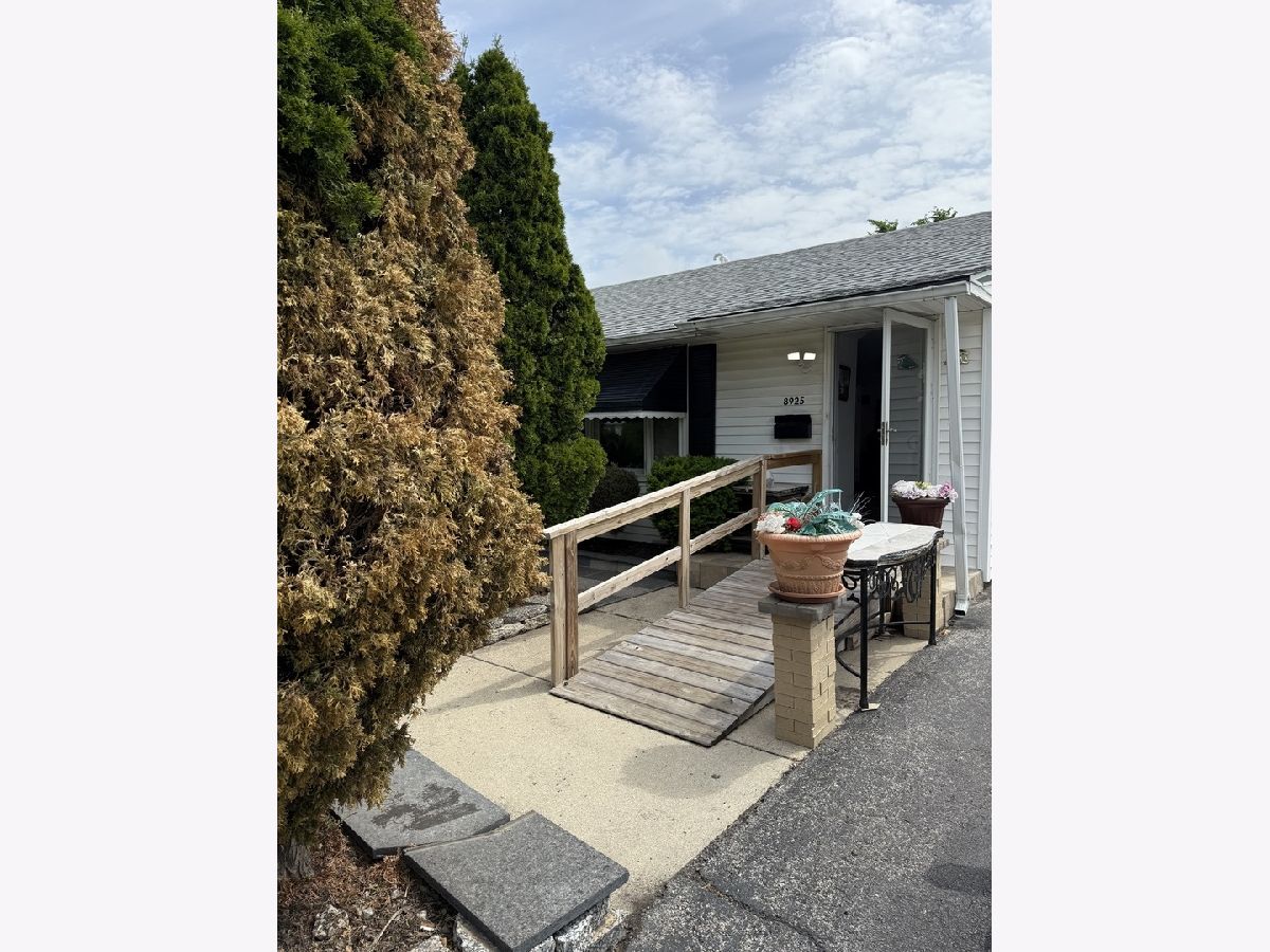  For Sale Hometown Illinois, 8925 Komensky Avenue
