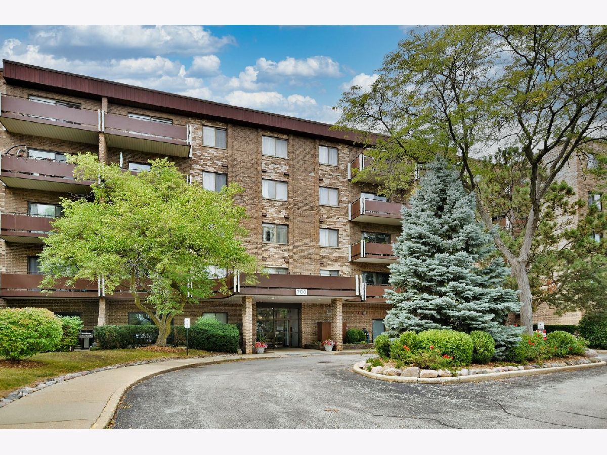 Condominiums Sold Village On The Lake Elk Grove Village Illinois, 700 Wellington