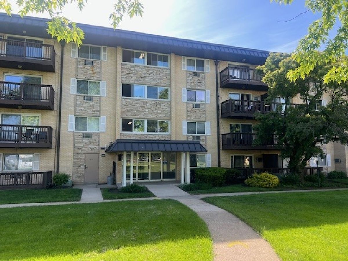 Condominiums & Homes Rented Evergreen Court Arlington Heights Illinois, 2226 Goebbert