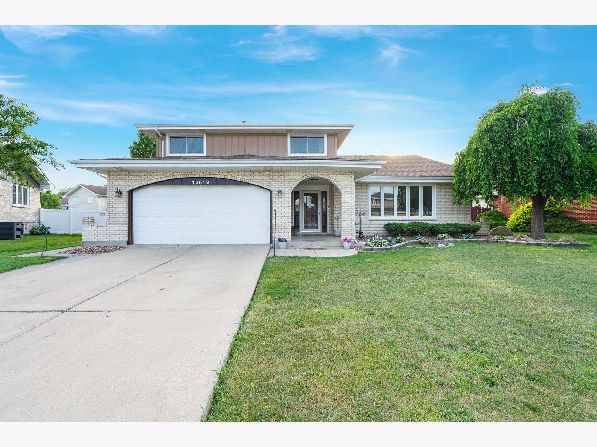 Homes & Condos & Townhomes For Sale Timbers Edge Tinley Park Illinois, 17612 Oakwood Drive