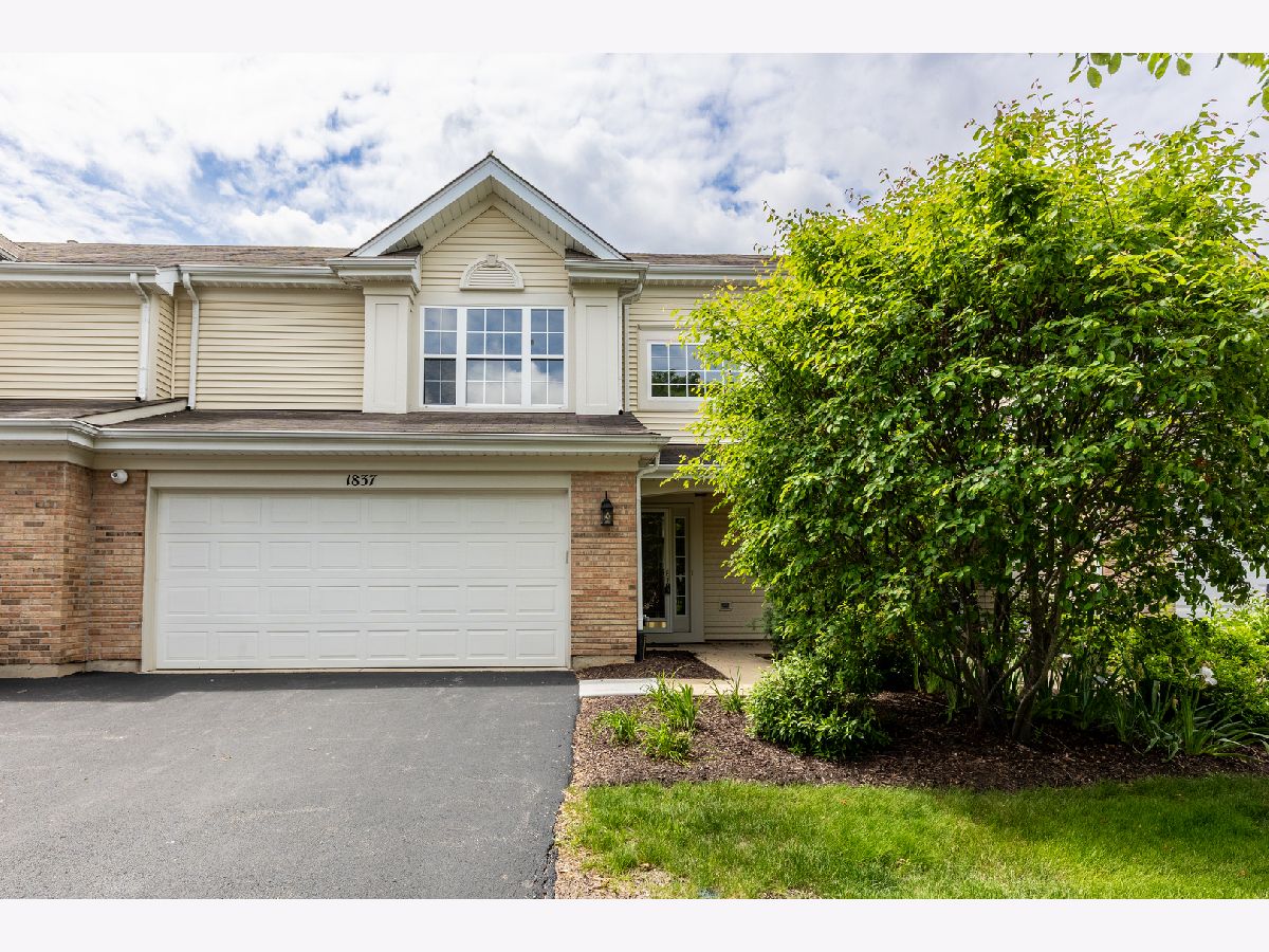 Homes & Townhomes Sold Foxmoor Montgomery Illinois, 1837 Waverly