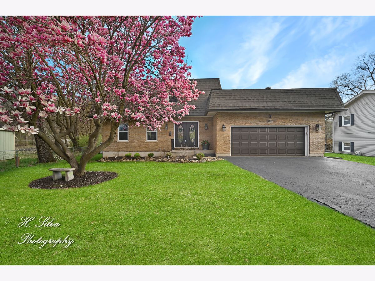 Homes Sold Algonquin Shores Algonquin Illinois, 1402 Winaki