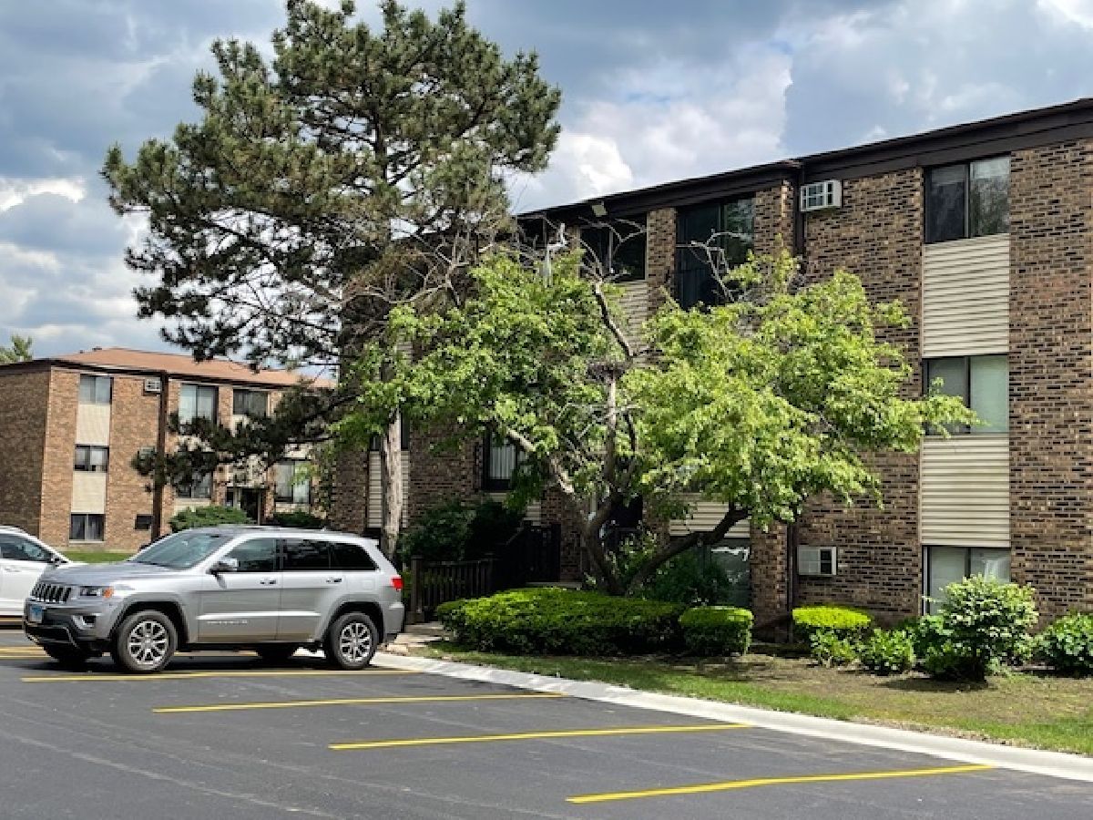 Condominiums Sold Willow Crest Glendale Heights Illinois, 160 Dunteman