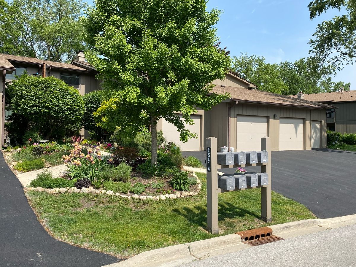 Condos & Townhomes & Homes Sold Emerald Green Warrenville Illinois, 2S414 Emerald Green