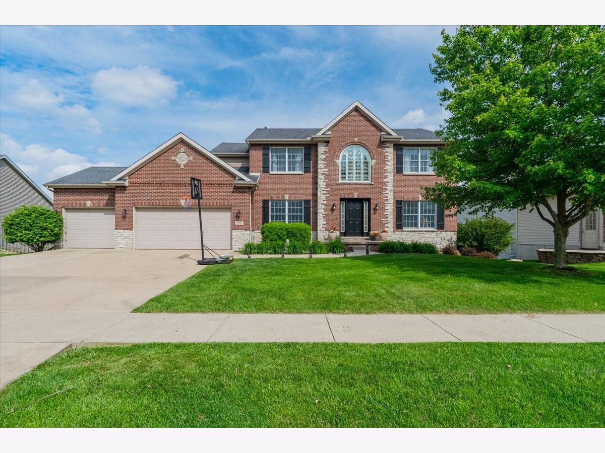 Homes & Condos & Townhomes Sold Grove On Kickapoo Creek Bloomington Illinois, 1310 Guiness