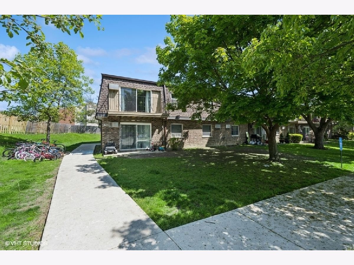 Condominiums & Homes Rented Buffalo Ridge Buffalo Grove Illinois, 620 Trace