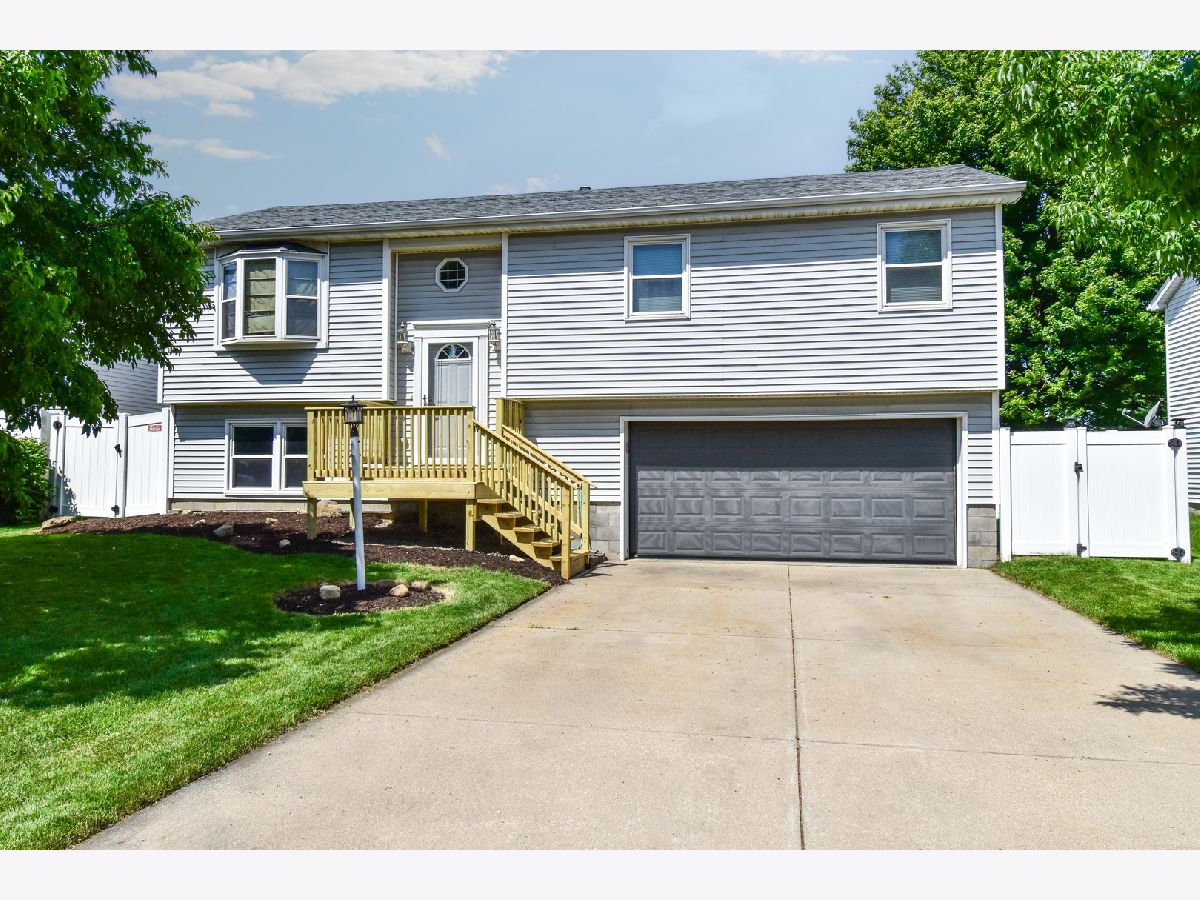 Homes & Condos & Townhomes For Sale Westview Pontiac Illinois, 1403 Motorola Drive