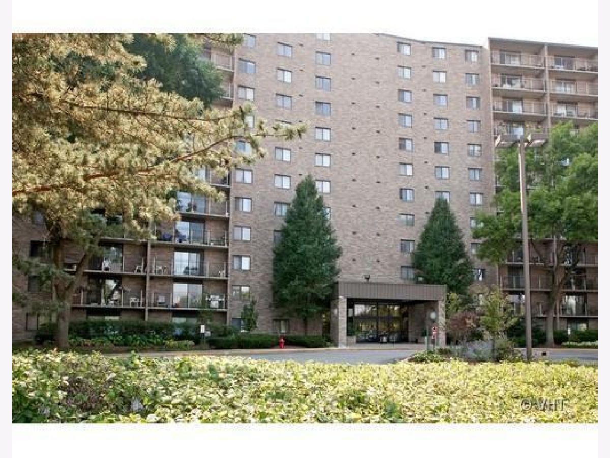 Condominiums Rented Lake Hinsdale Towers Willowbrook Illinois, 6340 Americana