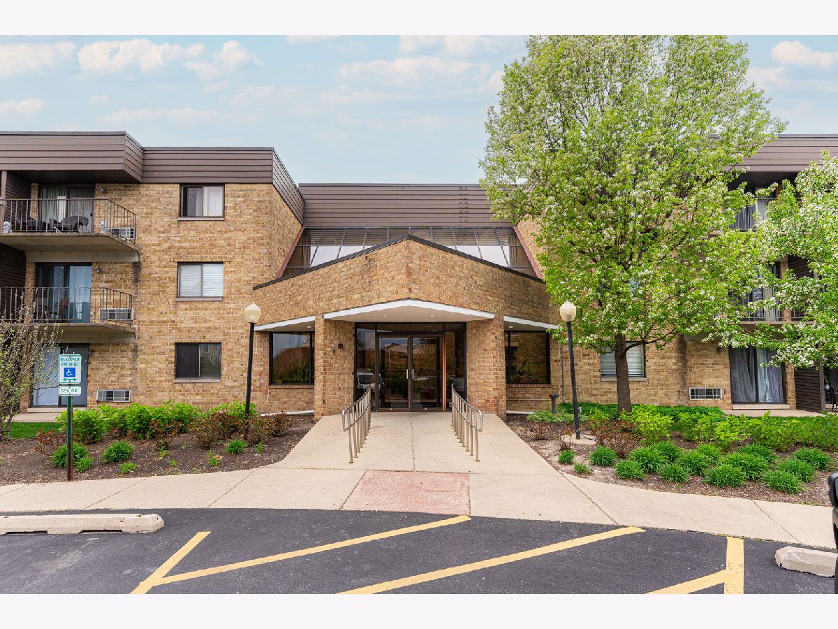 Condominiums Sold Saratoga Rolling Meadows Illinois, 5550 Astor