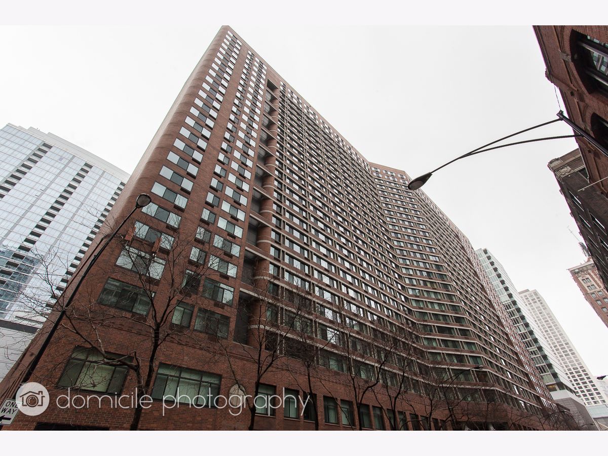 Condominiums Rented Grand Ohio Chicago Illinois, 211 Ohio