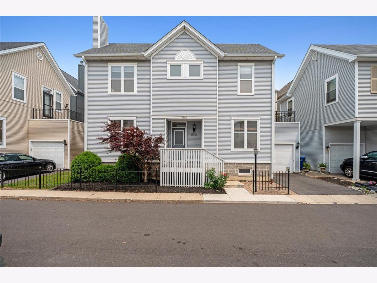 Townhomes & Condos & Homes Sold Landmark Village Chicago Illinois, 2847 Wolcott