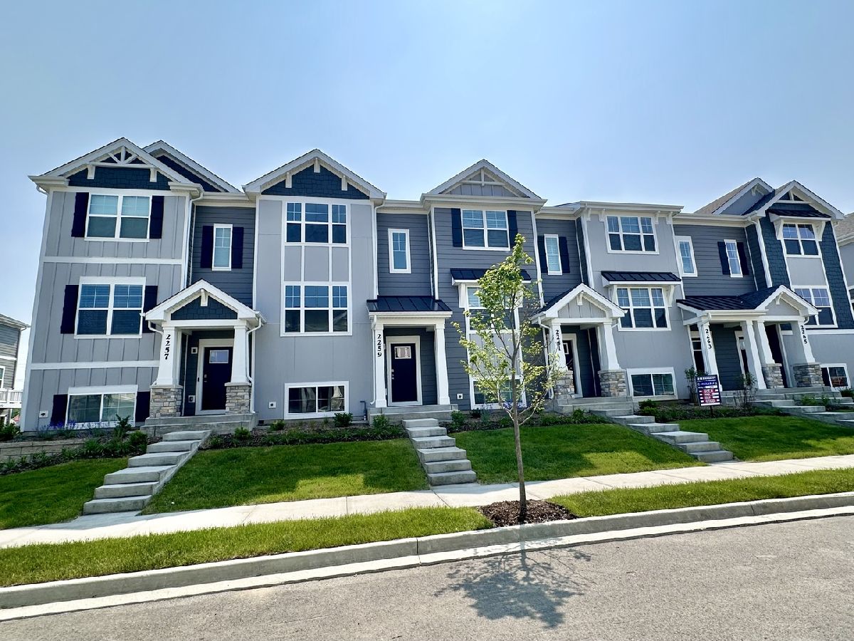 Condos & Townhomes Rented The Townes At Oak Creek Mundelein Illinois, 2259 Glacier