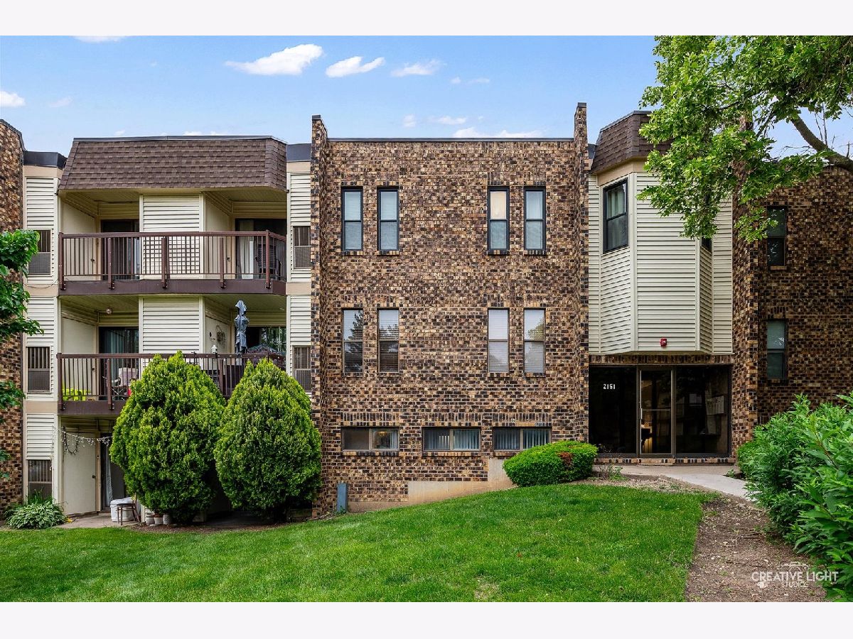 Condos & Townhomes Sold Woodridge Club Woodridge Illinois, 2151 Country Club