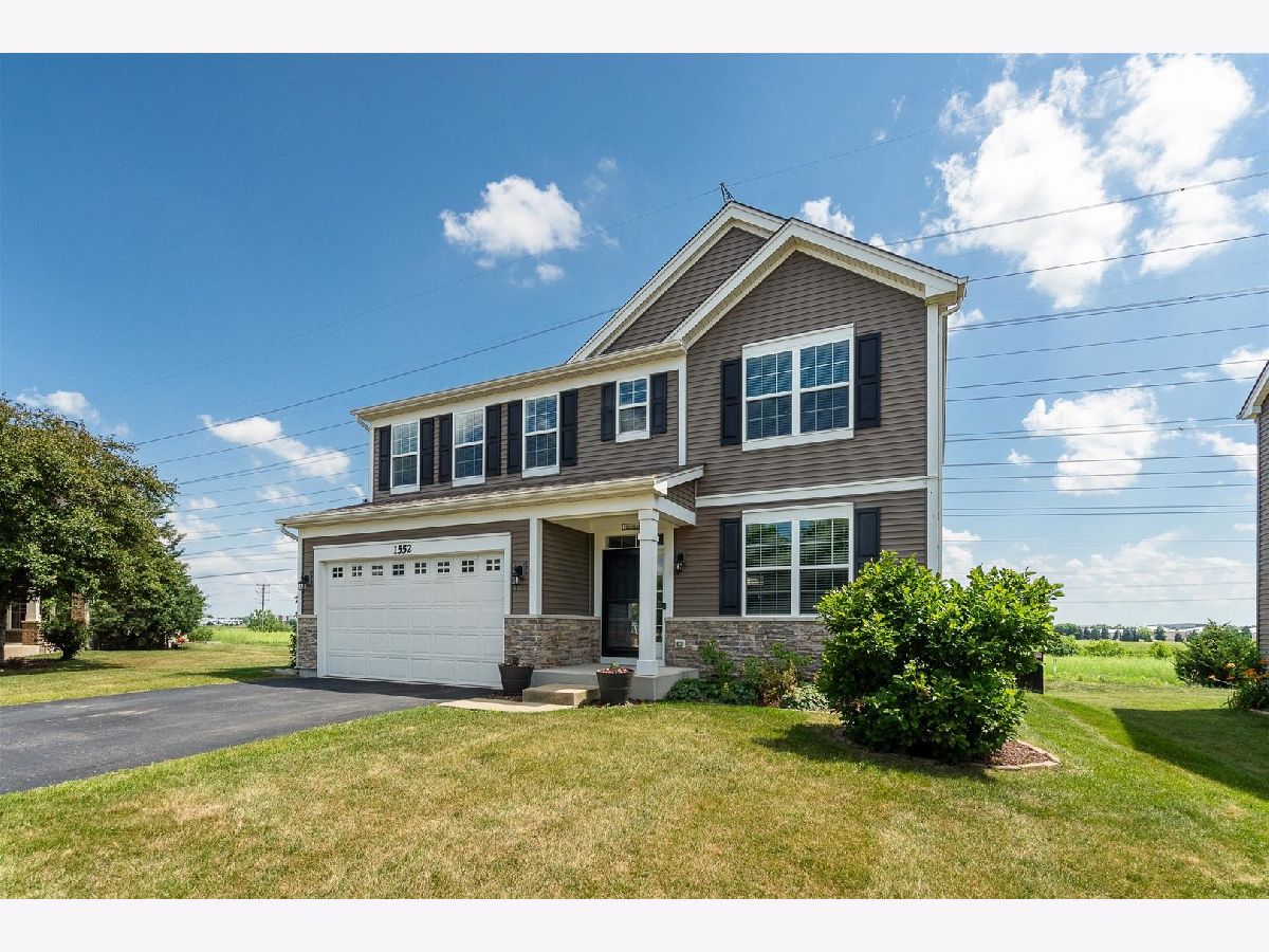 Homes Sold Windstone Place North Aurora Illinois, 1552 Hearthstone