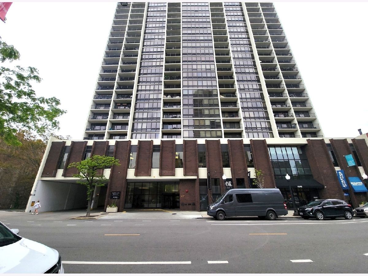 Condominiums Rented Americana Towers Chicago Illinois, 1636 Wells
