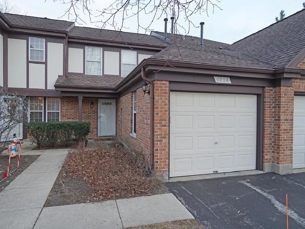 Homes & Townhomes & Condos Rented Old Farm Village Buffalo Grove Illinois, 1204 Clearview