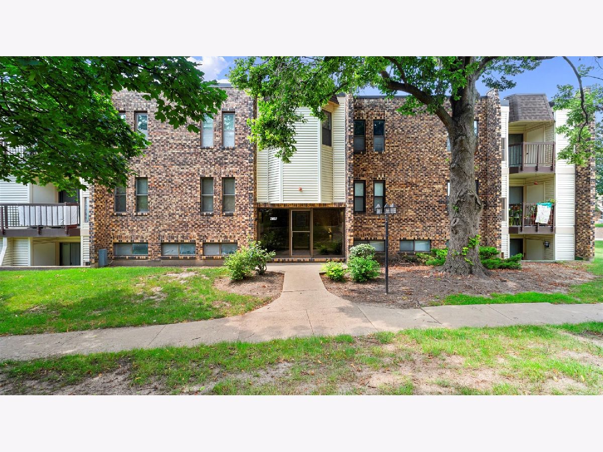  Sold Woodridge Illinois, 2037 Country Club