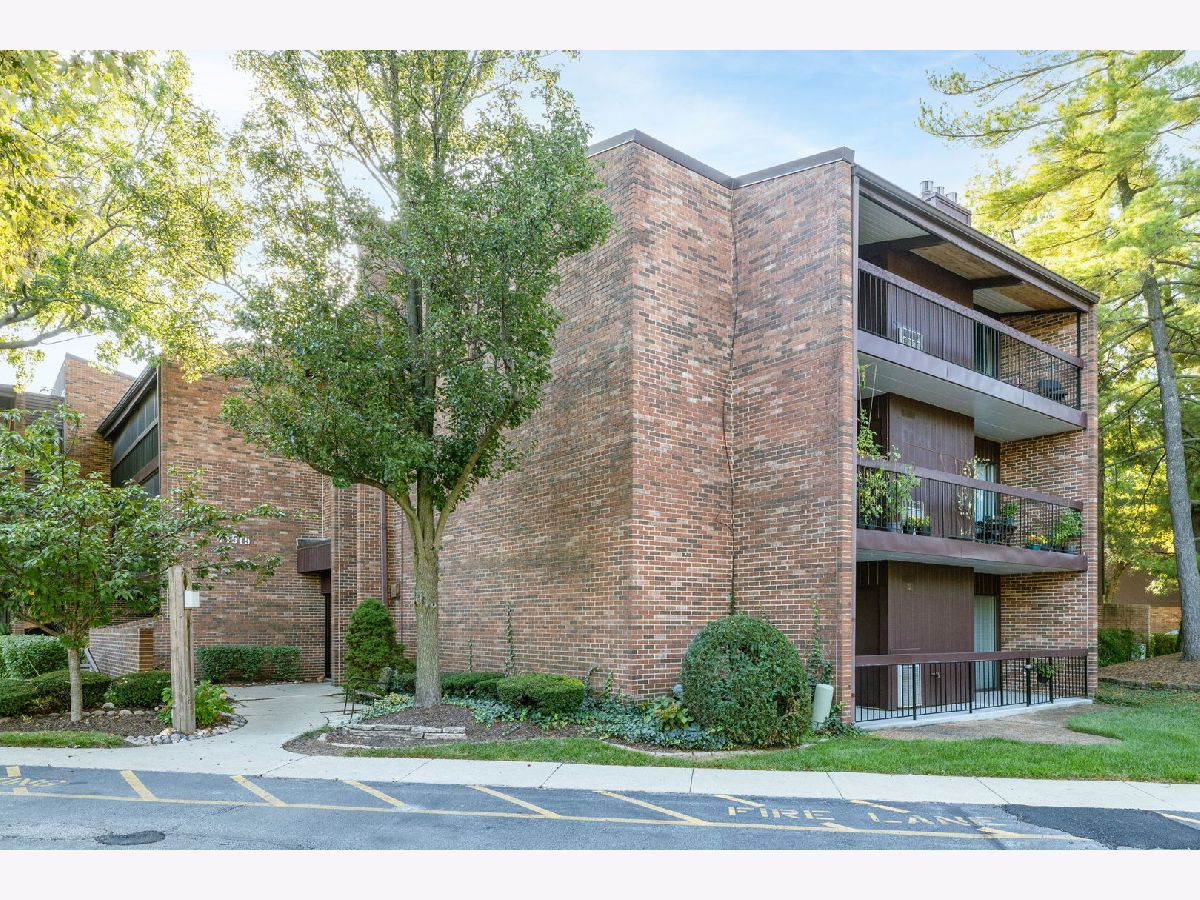 Condominiums For Sale Scarborough Fare Oak Forest Illinois, 14515 Central Court