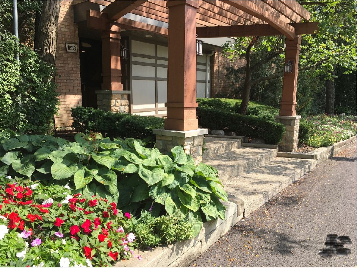 Condominiums Rented Four Lakes Village Lisle Illinois, 1833 Four Lakes