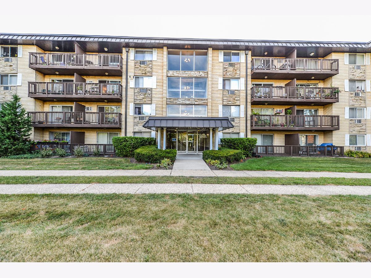 Condominiums & Homes Rented Evergreen Court Arlington Heights Illinois, 2218 Goebbert
